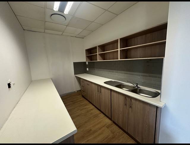 302M² OFFICE TO LET IN CENTURY CITY